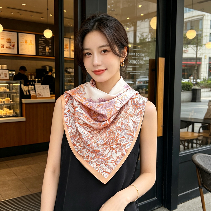 Travel Accessories Gifts For Women - Syal Sutra Lembut Wanita Bandana Persegi